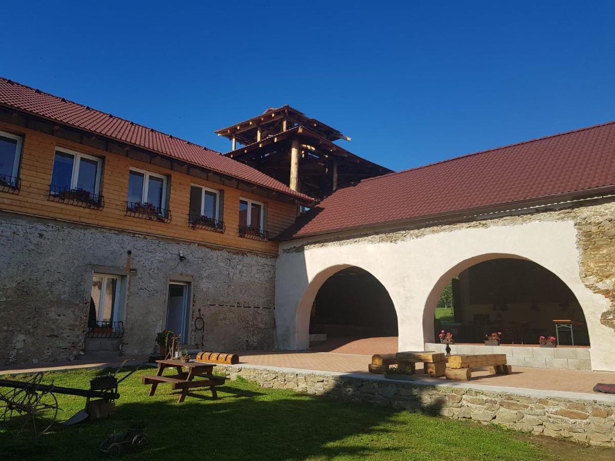 Penzion Tvrz Dub U Tabora Ratiborske Hory Exterior foto